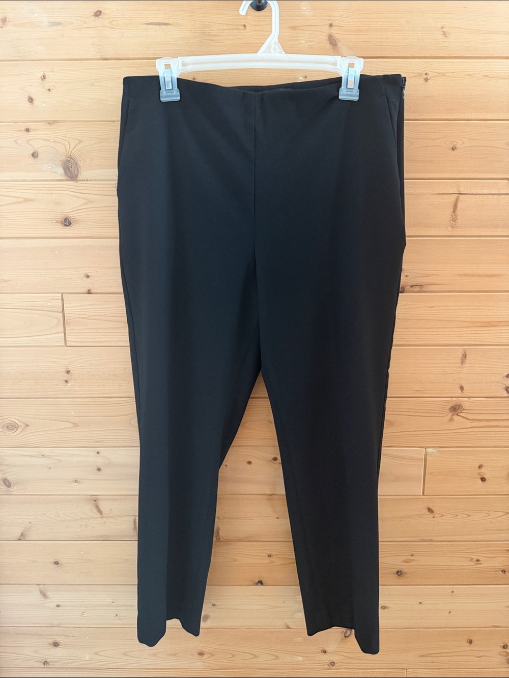 Ann Taylor Petite Black Ankle Crop  Pants
Sz 12